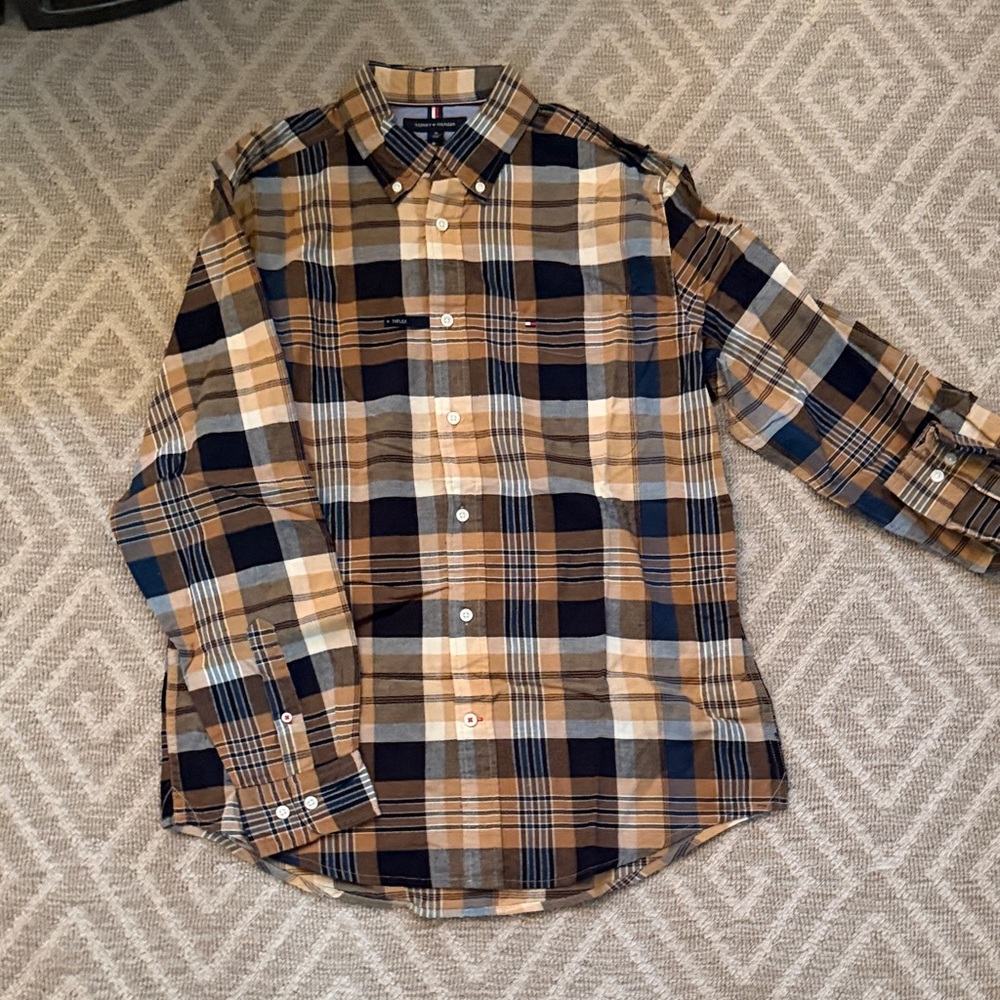 Tommy Hilfiger Men’s Plaid Button-Down Shirt in Tan and Navy